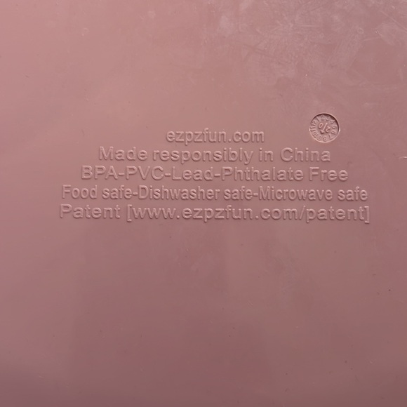 ezpz Mini Mat - 100% Silicone Plates with Suction and Built-in Placemat - Picture 3 of 5